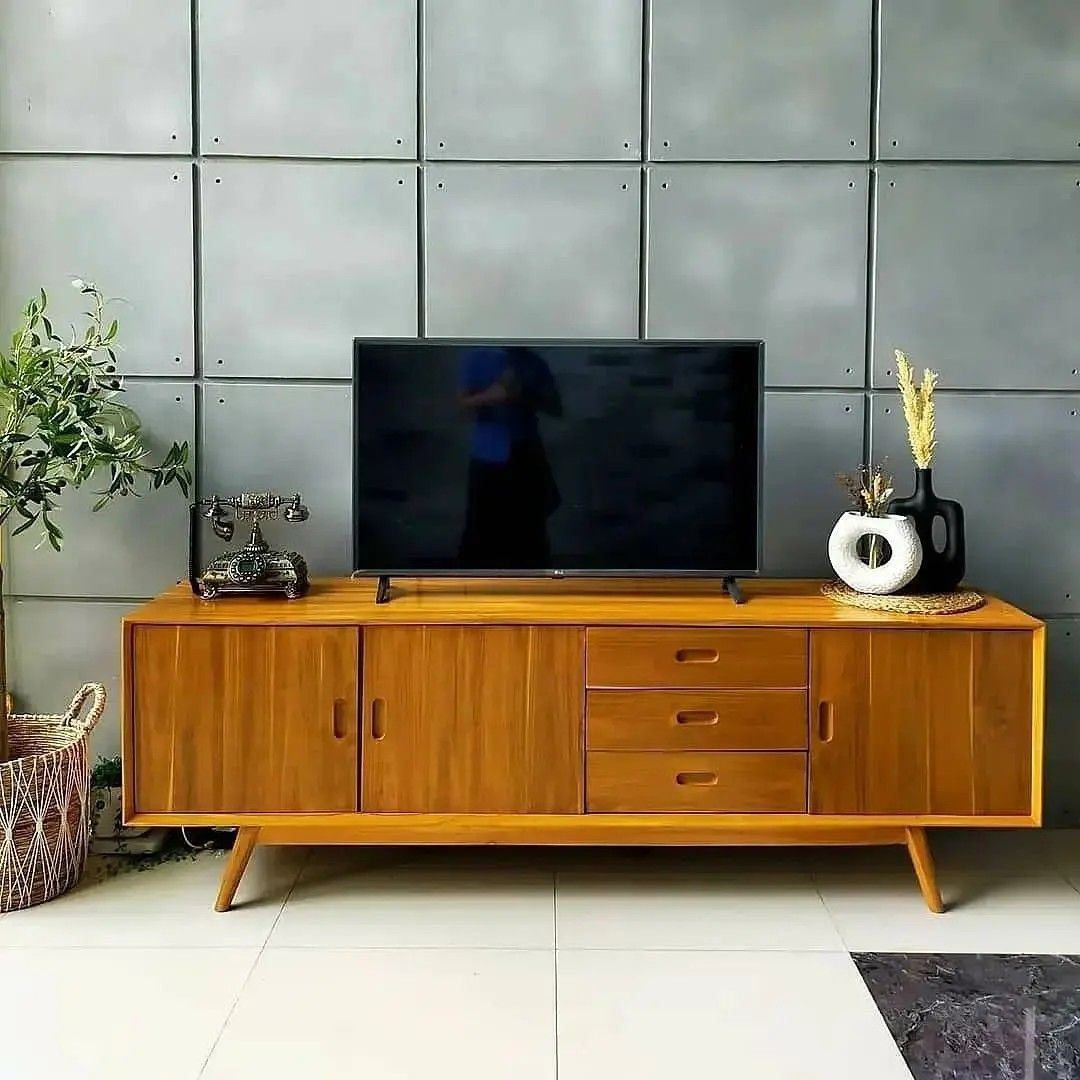 Konsol TV Minimalis Bergaya Mid-Century Modern